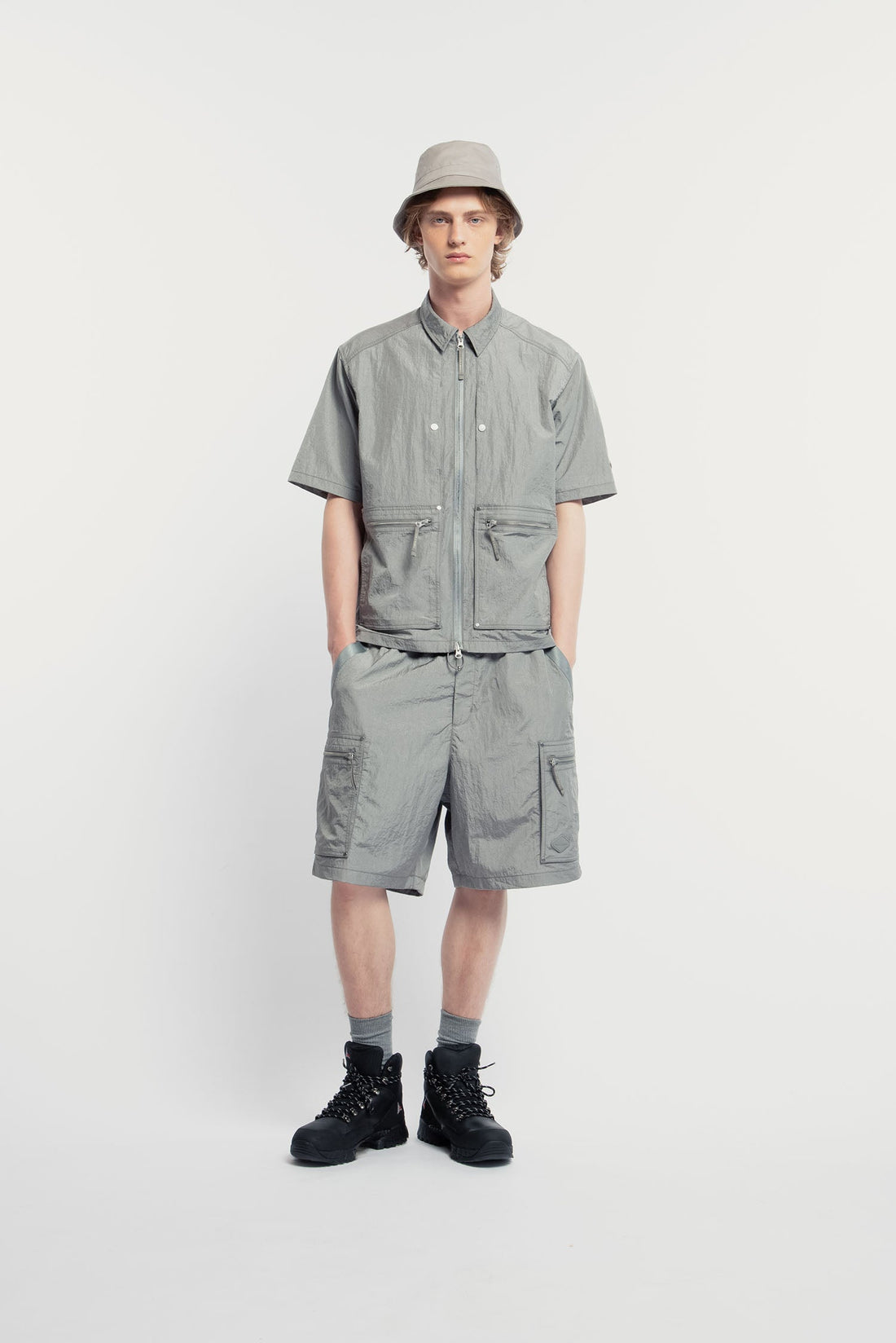 UNISEX ZIPPERED POCKET CARGO SHORTS