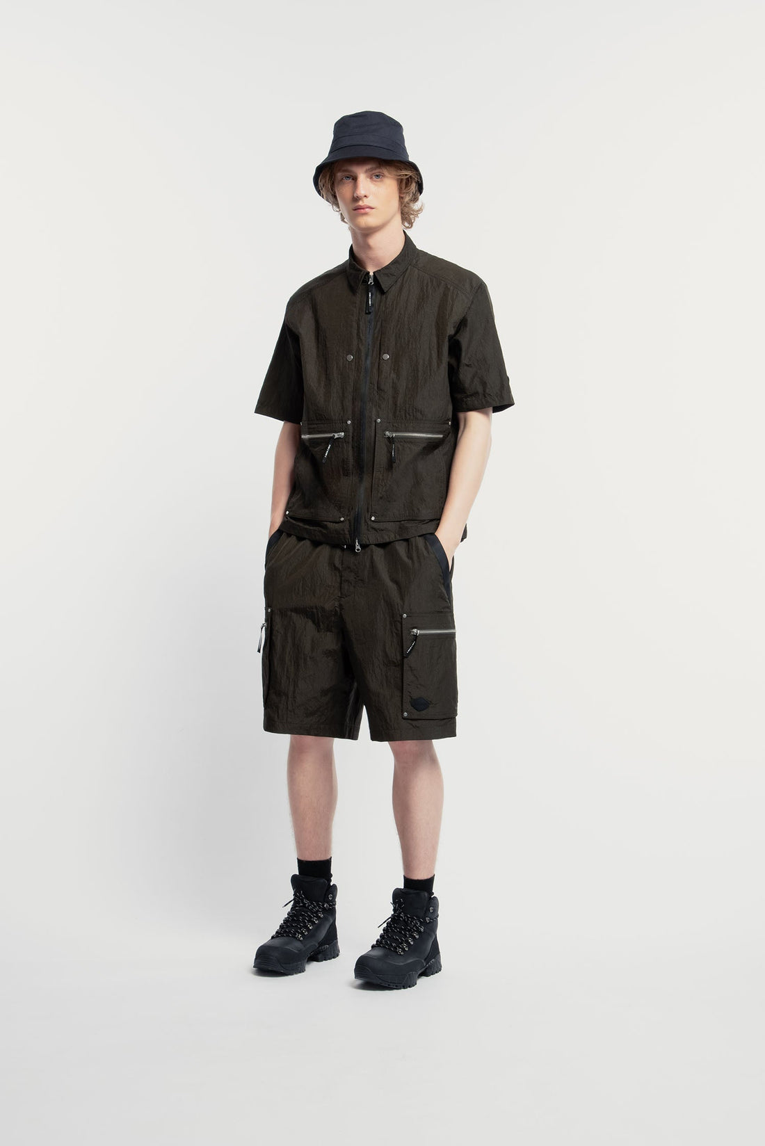 UNISEX ZIPPERED POCKET CARGO SHORTS