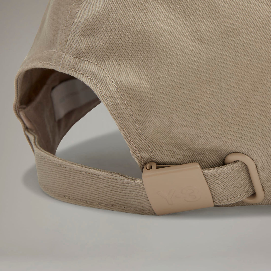 Y-3 SQUARE LABEL CAP KHAKI
